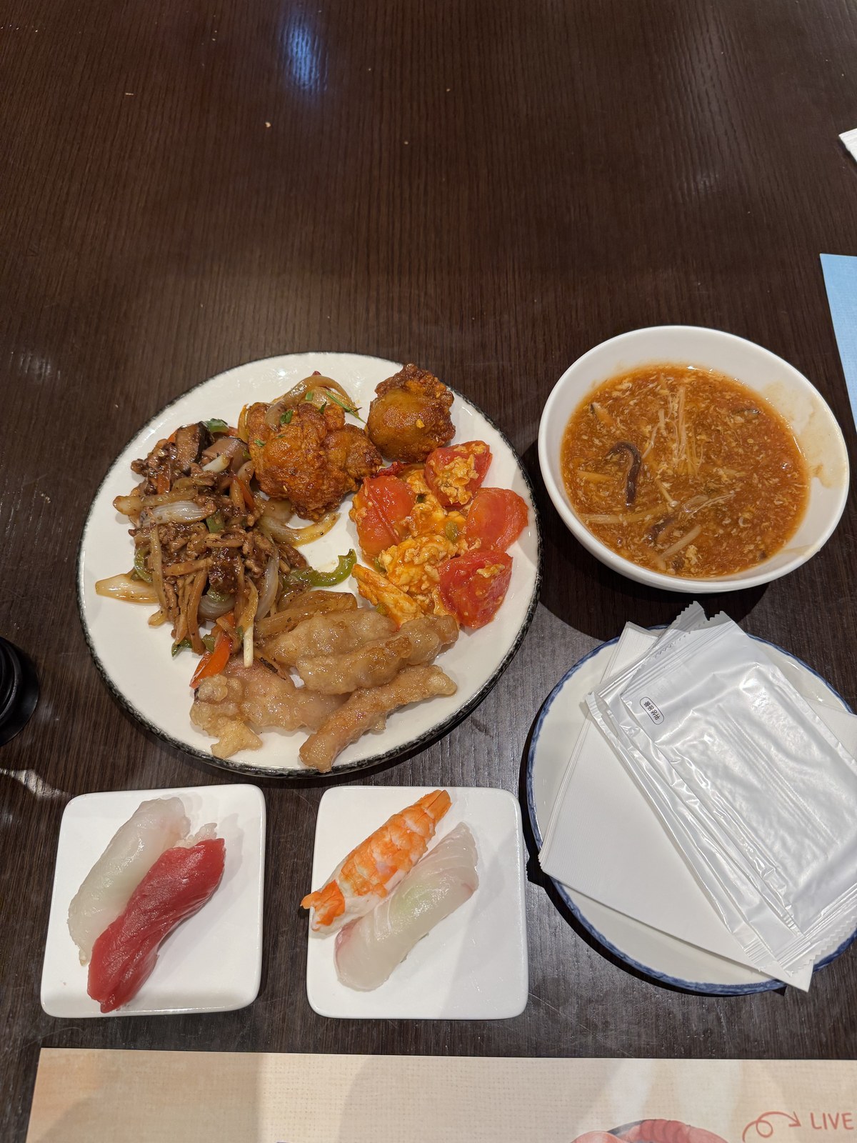 토마토 계란볶음과 죽순 버섯이 든 걸쭉한 국물 — 인천 뷔페
