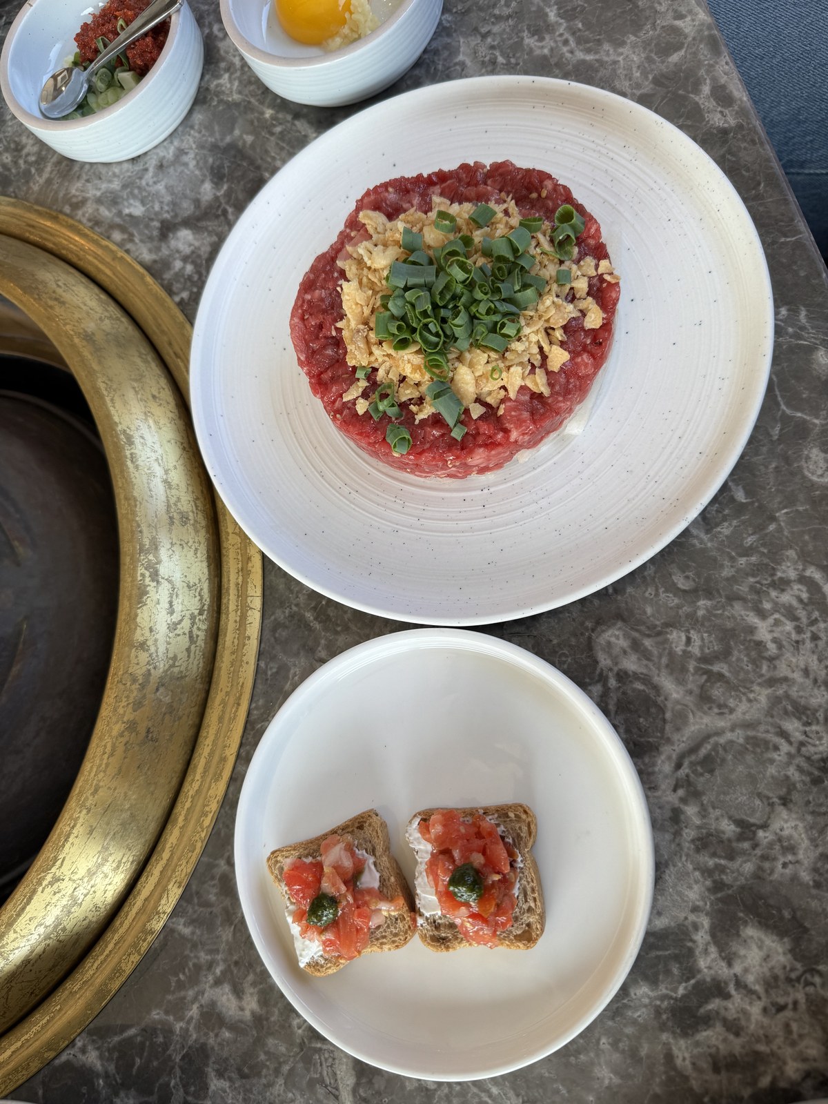 철마숙성한우 맛보기 육회와 타르트