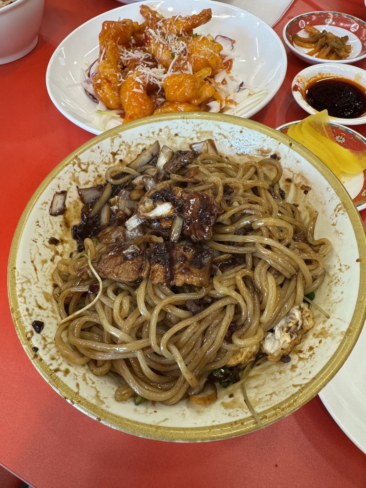 소스를 부어 비빈 간짜장