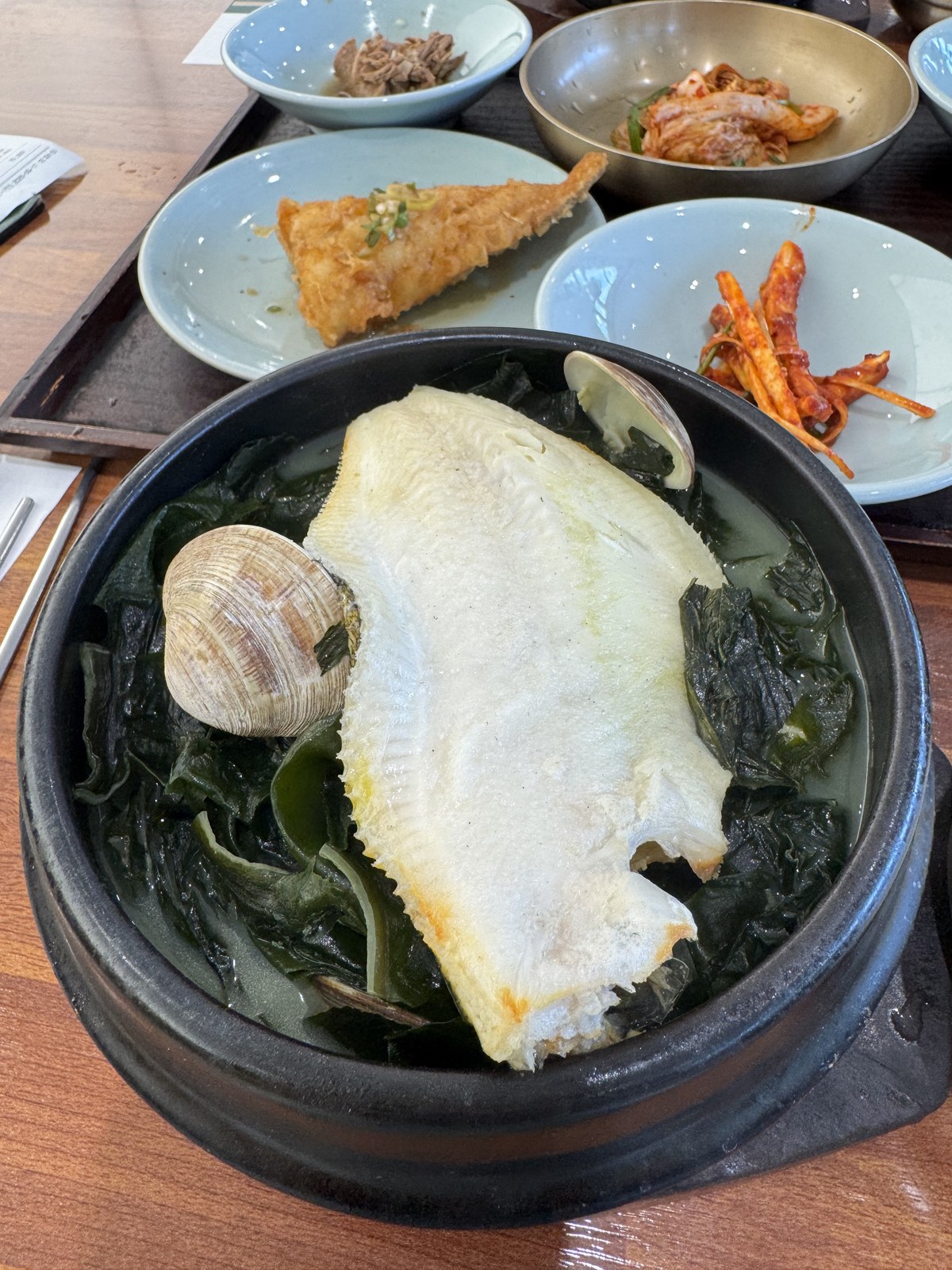 일호점미역 가자미 조개 미역탕정찬