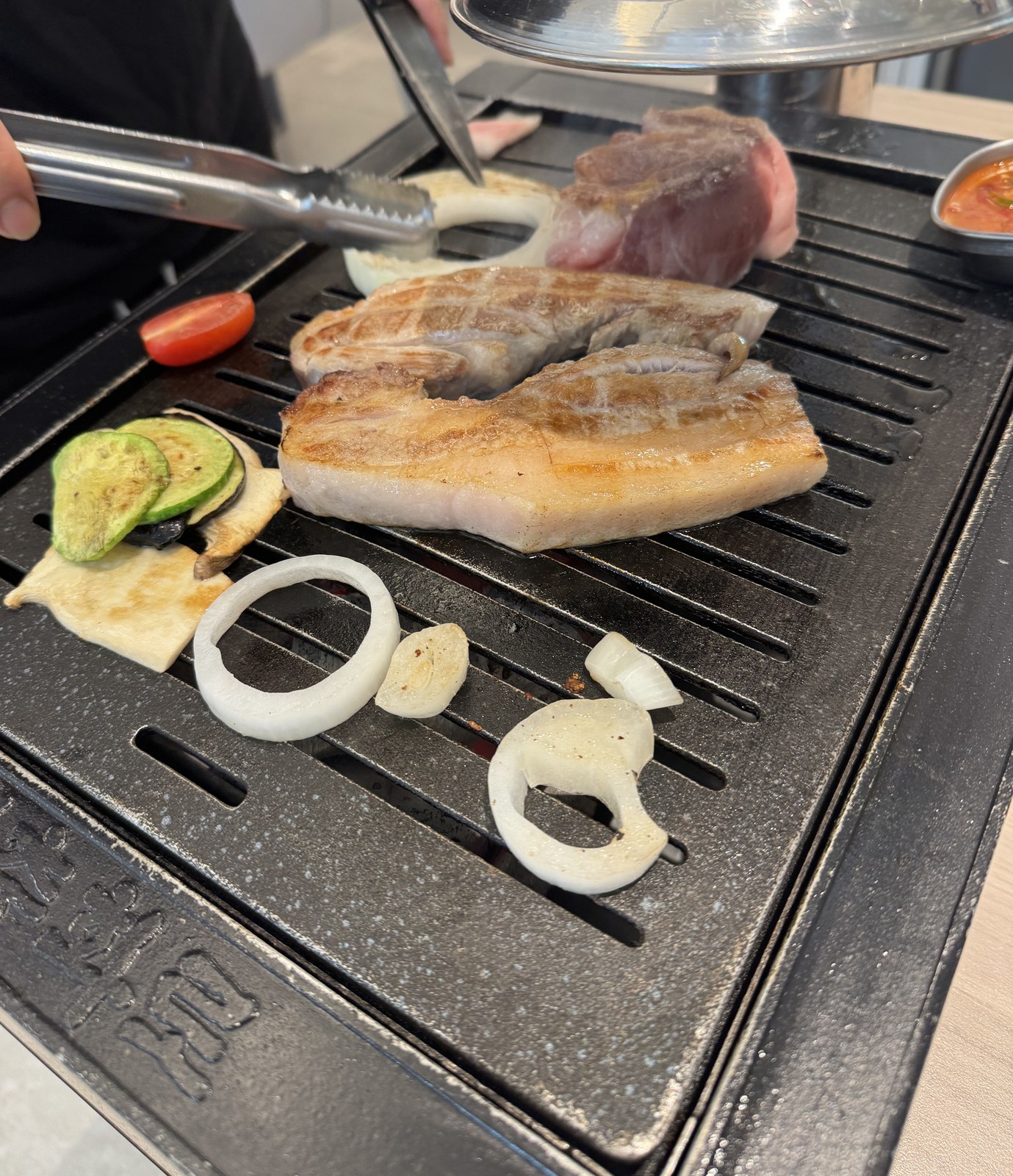 정추화로 통으로 초벌하는 삼겹살
