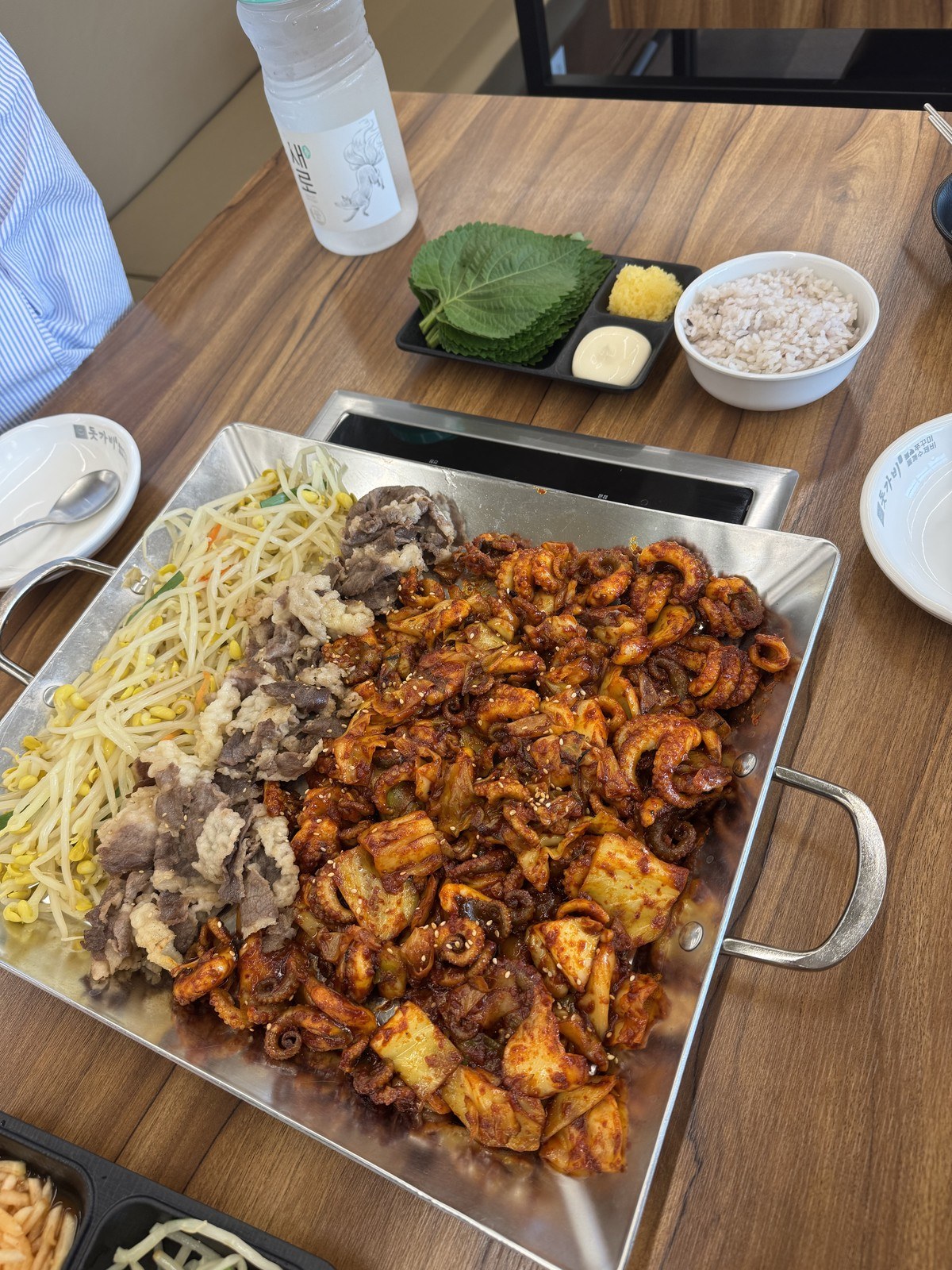 진돗가비 곁들임 — 깻잎과 날치알, 마요 소스