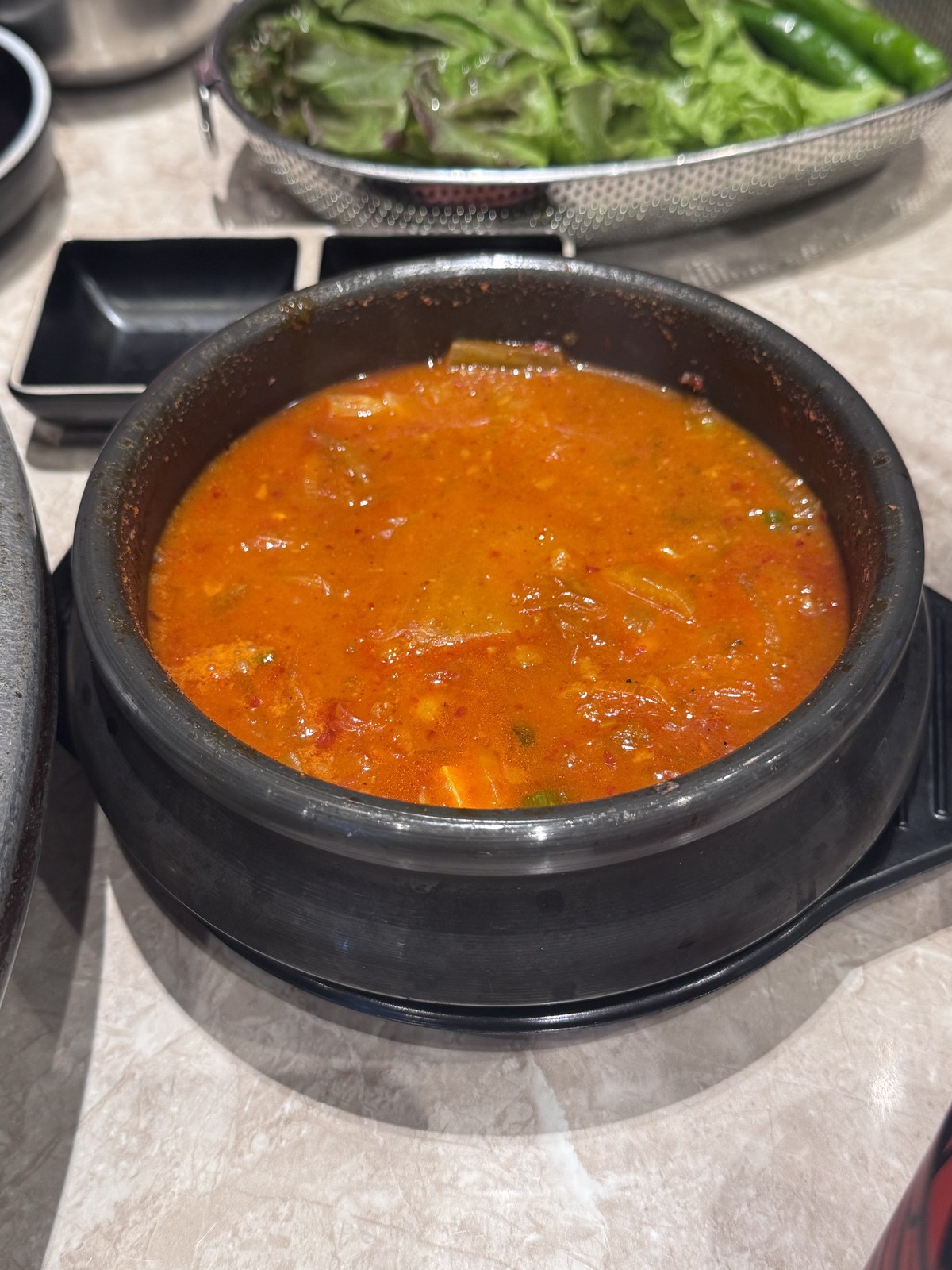 서비스로 나오는 김치찌개 — 숙성도 송도점